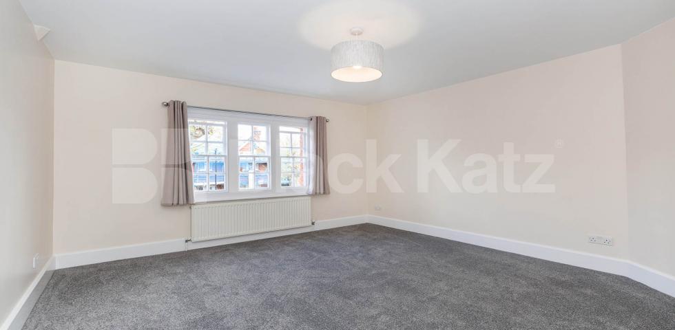 			NEWLY RENOVATED 2 BED, 2 Bedroom, 1 bath, 1 reception Apartment			 Beechwood Road, CROUCH END N8